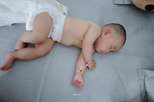 济南两个月宝宝肚子胀气
